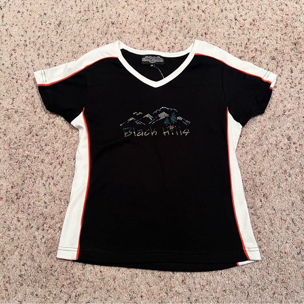 Black Hills Blacl and White Graphic T-Shirt
